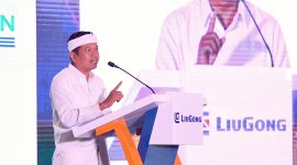 Gubernur Jawa Barat Dedi Mulyadi menyampaikan sambutan saat peletakan batu pertama pembangunan pabrik LiuGong Machinery Manufacturing Indonesia di Kawasan Industri Karawang Artha Industrial Hill, Kabupaten Karawang, Selasa (22/7/2026). Foto: Humas Jabar
