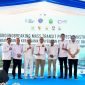 Gubernur Jawa Barat Dedi Mulyadi bersama Menteri Perhubungan Dudy Purwagandhi dan para pemangku kepentingan menunjukkan dokumen kerja sama usai groundbreaking Indonesia Mass Transit Project (Mastran) dan penandatanganan PSO layanan angkutan massal di Terminal Leuwipanjang, Kota Bandung, Rabu (22/7/2026). Foto: Humas Jabar