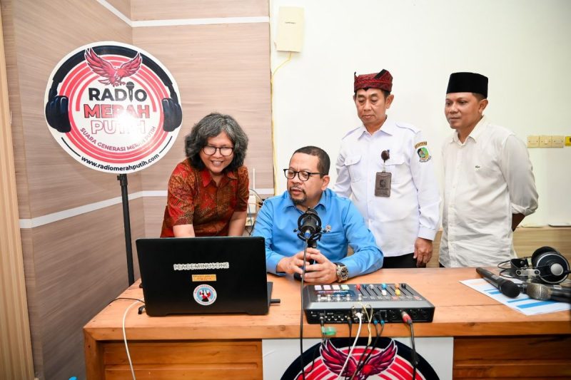 Kepala Bakom RI M Qodari menghadiri peluncuran Radio Merah Putih di Banyuwangi, Jawa Timur, Kamis (23/7/2026). (Dok. Asosiasi Kopdes Merah Putih Banyuwangi)

