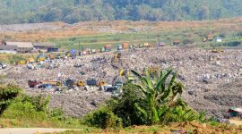 Kondisi gunungan material sisa pembuangan akhir yang terus menumpuk di kawasan TPA Sarimukti, Kabupaten Bandung Barat.(Dok. DPRD Provinsi Jawa Barat)
