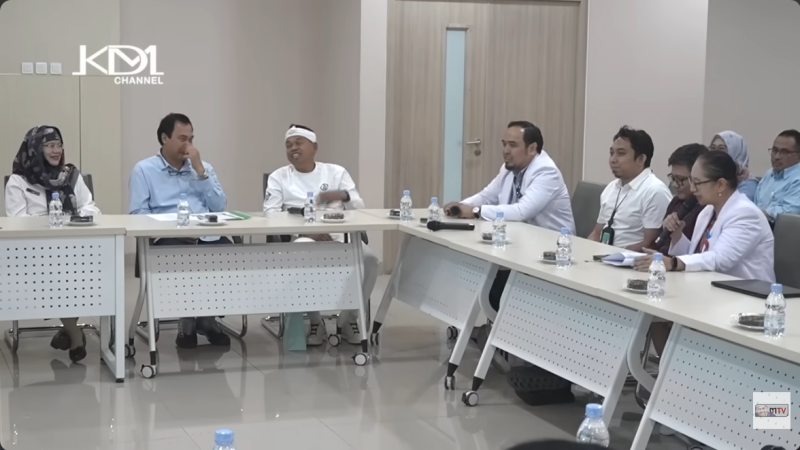 Dokter Rumah Sakit Hasan Sadikin (RSHS) Bandung menjelaskan rekonstruksi yang akan dijalani YTR. (YouTube KDM Channel)