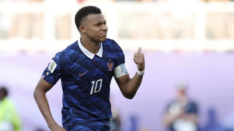 Penyerang Prancis Kylian Mbappé merayakan gol penalti yang memastikan kemenangan 1-0 atas Paraguay pada babak 16 besar Piala Dunia 2026. (Foto: FIFA)