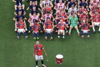 Erling Haaland merayakan gol bersama rekan-rekannya saat Norwegia mengalahkan Brasil 2-1 pada babak 16 besar Piala Dunia FIFA 2026 di NRG Stadium, Houston, Amerika Serikat. Dua gol Haaland membawa Norwegia lolos ke perempat final Piala Dunia untuk pertama kalinya dalam sejarah. Foto: FIFA.