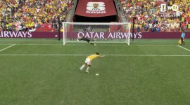 Gregor Kobel berhasil mengagalkan tendangan penalti pemain Kolombia pada babak adu penalti dalam laga babak 16 besar Piala Dunia FIFA 2026 di BC Place, Vancouver, Kanada. Swiss akhirnya menang 4-3 melalui adu penalti setelah bermain imbang tanpa gol selama 120 menit dan memastikan tiket ke perempat final. Foto: Youtube TVRI Nasional