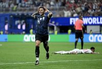 Enzo Fernandez merayakan gol penyama kedudukan Argentina saat menghadapi Inggris di semifinal Piala Dunia FIFA 2026 di Atlanta Stadium, Amerika Serikat. Gol tersebut membawa Albiceleste menang 2-1 dan melaju ke partai final menghadapi Spanyol. Foto: FIFA.
