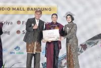 Wagub Jabar Erwan menghadiri Pekan Kerajinan Jawa Barat (PKJB) 2026 di Kota Bandung yang mencatat nilai transaksi sebesar Rp54 miliar selama penyelenggaraan pada 26–28 Juni 2026. (Foto: Humas Jabar)