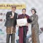 Wagub Jabar Erwan menghadiri Pekan Kerajinan Jawa Barat (PKJB) 2026 di Kota Bandung yang mencatat nilai transaksi sebesar Rp54 miliar selama penyelenggaraan pada 26–28 Juni 2026. (Foto: Humas Jabar)