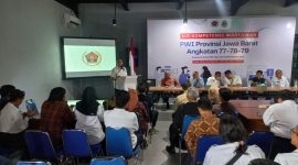 Dinas Komunikasi dan Informatika (Diskominfo) Provinsi Jawa Barat bekerja sama dengan Persatuan Wartawan Indonesia (PWI) Jawa Barat resmi menggelar Uji Kompetensi Wartawan (UKW) tingkat Provinsi Jawa Barat di kampus Poltek Mandira Panyingkiran, Rabu (22/7/2026).