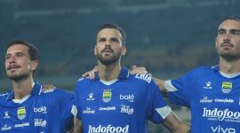 Bek tangguh Persib Bandung, Patricio Matricardi (tengah). (Foto: Persib)