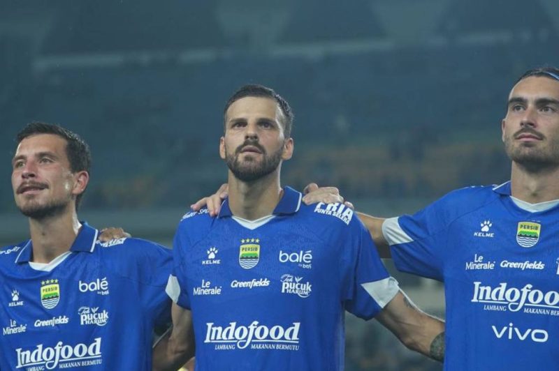 Bek tangguh Persib Bandung, Patricio Matricardi (tengah). (Foto: Persib)