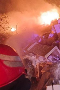 Gudang Rongsokan di Kutawaringin Bandung Terbakar Hebat, Api Sempat Merembet ke Perbukitan