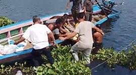 Proses evakuasi satpam Waduk Jatiluhur Purwakarta yang ditemukan tewas (Dok. Warga)
