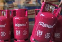 PT Pertamina Patra Niaga resmi menurunkan harga liquefied petroleum gas (LPG) nonsubsidi Bright Gas ukuran 12 kilogram (kg) dan 5,5 kg. Kebijakan tersebut mulai berlaku sejak Selasa, 14 Juli 2026, untuk penjualan melalui agen resmi di wilayah Pulau Jawa.