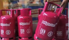 PT Pertamina Patra Niaga resmi menurunkan harga liquefied petroleum gas (LPG) nonsubsidi Bright Gas ukuran 12 kilogram (kg) dan 5,5 kg. Kebijakan tersebut mulai berlaku sejak Selasa, 14 Juli 2026, untuk penjualan melalui agen resmi di wilayah Pulau Jawa.