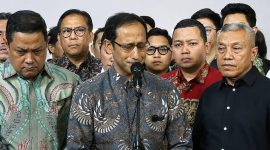 Eks Mendikbudristek Nadiem Makarim menahan tangis usai divonis 10 tahun penjara, Selasa (30/6/2026) (Tangkapan Layar)