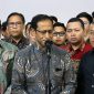 Eks Mendikbudristek Nadiem Makarim menahan tangis usai divonis 10 tahun penjara, Selasa (30/6/2026) (Tangkapan Layar)