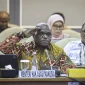 Menteri Hak Asasi Manusia (HAM) Natalius Pigai memberi hormat saat menyampaikan paparan pada rapat kerja dengan Komisi XIII DPR di Kompleks Parlemen, Senayan, Jakarta, Kamis (31/10/2024). Foto: Dhemas Reviyanto/ANTARA FOTO