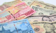 Rupiah Melemah ke Rp18.110 per Dolar AS, BI Perkuat Triple Intervention Jaga Stabilitas