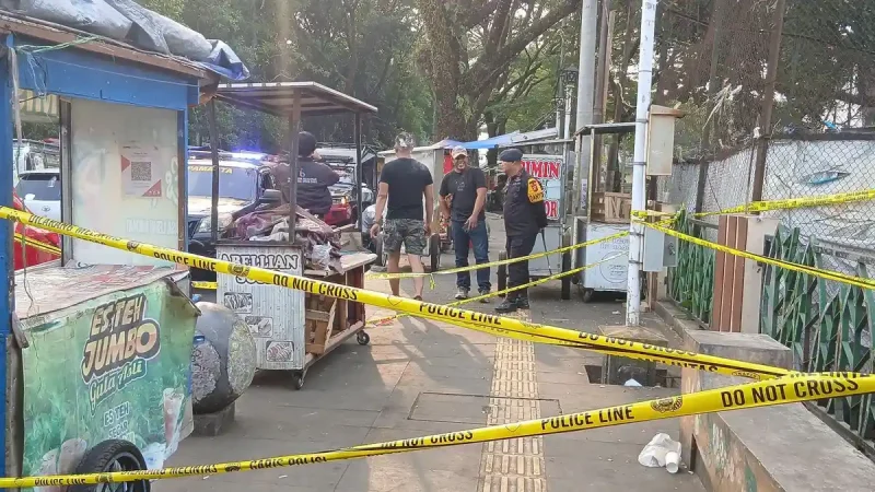 Tim Densus 88 melakukan olah tempat kejadian peledakan Kawasan Kompleks Olahraga Dadaha, Kelurahan Nagarawangi, Kecamatan Cihideung, Minggu(1272026)