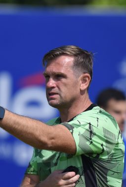 Persib Buka Suara soal Lapangan Latihan yang Dikeluhkan Igor Tolic