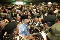 Masa aksi rusuh dengan panitia lokal di depan Ruang Sidang Pleno Muktamar ke-35 NU, Jombang, Jawa Timur, Minggu (30/8/2026) Antara
