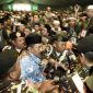 Masa aksi rusuh dengan panitia lokal di depan Ruang Sidang Pleno Muktamar ke-35 NU, Jombang, Jawa Timur, Minggu (30/8/2026) Antara
