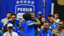 Wakil Gubernur Jawa Barat Erwan Setiawan menghadiri Pesta Biru peluncuran sponsor, jersei, dan skuad Persib musim 2026/2027 di Bandung Arena, Kota Bandung, Selasa (25/8/2026). (Foto: Humas Jabar)