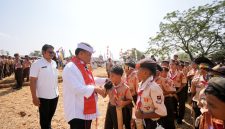Sekda Jawa Barat Herman Suryatman saat menutup Perkemahan Terpadu dan LT II Situraja, Sumedang, Rabu (26/8/2026). (Foto: Humas Jabar) 