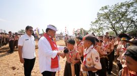 Sekda Jawa Barat Herman Suryatman saat menutup Perkemahan Terpadu dan LT II Situraja, Sumedang, Rabu (26/8/2026). (Foto: Humas Jabar) 