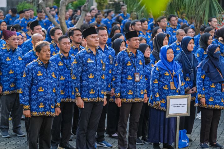 Ilustrasi ASN dengan batik Korpri. (Dok. Kementerian Pariwisata) 