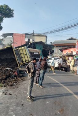 Kecelakaan Beruntun di Ciwidey, Truk Batu Bara Mundur Akibat Patah As Tabrak Lima Kendaraan