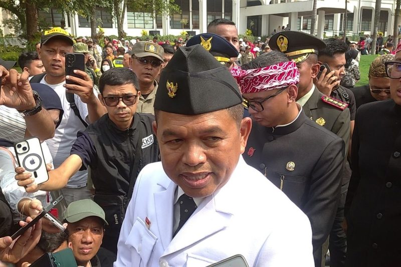 Gubernur Jabar Dedi Mulyadi setelah memimpin upacara peringatan HUT ke-81 Republik Indonesia di Gedung Sate, Kota Bandung, Senin (17/8/2026).