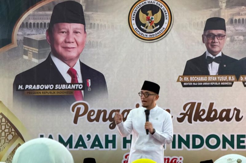 Wakil Menteri Haji dan Umrah (Wamenhaj) Dahnil Anzar Simanjuntak menyampaikan teguran keras sekaligus instruksi tegas terkait maraknya laporan travel umrah yang menelantarkan jemaah di Tanah Suci pada Jumat (31/7/2026) di Medan. (Dok Kemenhaj)