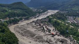 Ratusan warga asing dilaporkan hilang setelah banjir bandang di Nepal.(AP/NIRANJAN SHRESTHA via ABC INDONESIA)
