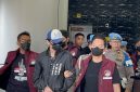 Kondisi aktor Revaldo Fifaldi saat akan menjalani tes kesehatan di Sie Dokkes Polres Metro Jakarta Barat usai ditangkap terkait kasus penyalahgunaan narkoba, Rabu (26/8/2026).
