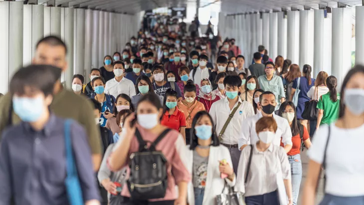 Ilustrasi Orang memakai Masker (Shutterstock)