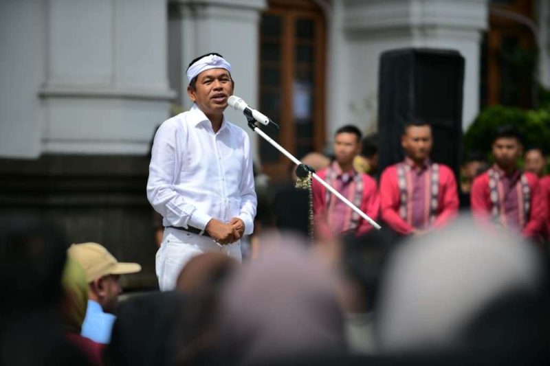 Gubernur Jawa Barat Dedi Mulyadi menegaskan bahwa Gerakan Rereongan Sapoe Sarebu (Poe Ibu) merupakan gerakan partisipatif berbasis gotong royong yang berlandaskan nilai kearifan lokal silih asah, silih asih, silih asuh. (Foto: jabarprov.go.id)