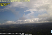 Visual erupsi gunung semeru berupa letusan asap setinggi 1.000 meter, Minggu (6/9/2026)(Dok. PVMBG)


