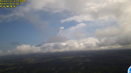 Visual erupsi gunung semeru berupa letusan asap setinggi 1.000 meter, Minggu (6/9/2026)(Dok. PVMBG)

