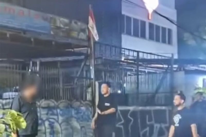 Polisi menangkap R (44), pria yang diduga menendang seorang wanita di Mal Senayan City (Sency), Tanah Abang, Jakarta Pusat., R diamankan di Jakarta Utara pada Jumat (18/9/2026) dini hari,(Tangkapan layar Instagram)
