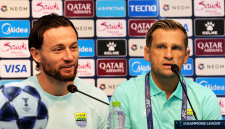 Pelatih Kepala Persib Bandung Igor Tolic dan Kapten PERSIB Marc Klok dalam konferensi pers jelang pertandingan menghadapi FC Seoul pada laga perdana Grup E ACL Two 2026/27. (Foto: Persib Official)
