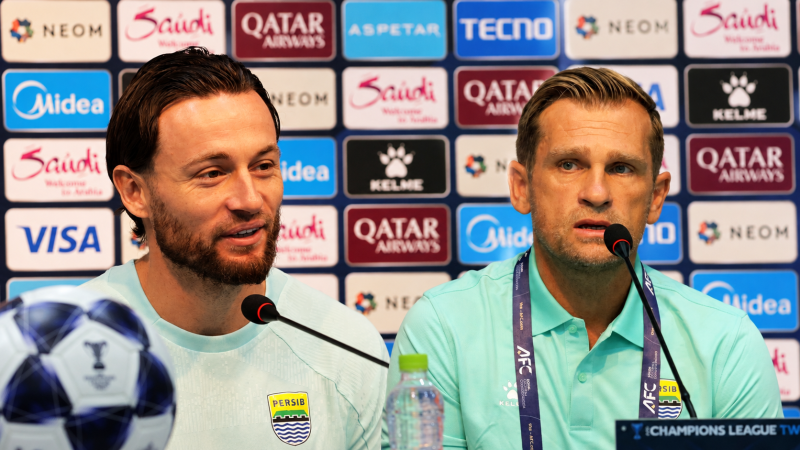 Pelatih Kepala Persib Bandung Igor Tolic dan Kapten PERSIB Marc Klok dalam konferensi pers jelang pertandingan menghadapi FC Seoul pada laga perdana Grup E ACL Two 2026/27. (Foto: Persib Official)