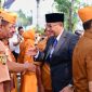 Wagub Jawa Barat Erwan Setiawan bersama peserta upacara Hari Veteran Nasional 2026 di Gedung Sate, Bandung. (Foto: Humas Jabar)