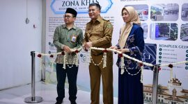 Wakil Gubernur Jawa Barat Erwan Setiawan meresmikan Zona KHAS di Kantin Gedung Sate, Bandung. (Foto: Humas Jabar)