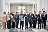 Wakil Gubernur Jawa Barat Erwan Setiawan bersama delegasi Provinsi Henan, China, di Gedung Sate, Bandung. (Foto: Humas Jabar) 