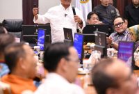 Sekda Jawa Barat Herman Suryatman menyampaikan pemanfaatan SADA Jabar dalam forum pemerintahan di Gedung Sate, Bandung. (Foto: Humas Jabar) 
