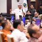 Sekda Jawa Barat Herman Suryatman menyampaikan pemanfaatan SADA Jabar dalam forum pemerintahan di Gedung Sate, Bandung. (Foto: Humas Jabar) 