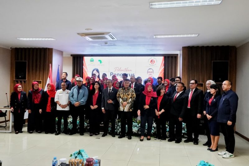Wakil Gubernur Jawa Barat Erwan Setiawan bersama pengurus Yayasan Jantung Indonesia Cabang Jawa Barat. (Foto: Humas Jabar)