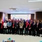 Wakil Gubernur Jawa Barat Erwan Setiawan bersama pengurus Yayasan Jantung Indonesia Cabang Jawa Barat. (Foto: Humas Jabar)