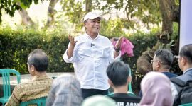 Sekda Jabar Herman Suryatman memberikan pengarahan kepada kepala desa di Kabupaten Sumedang. (Foto: Humas Jabar)
